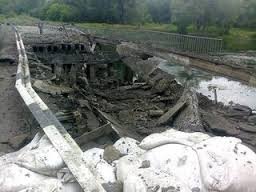 СМИ: В Лисичанске взорван мост - видео
