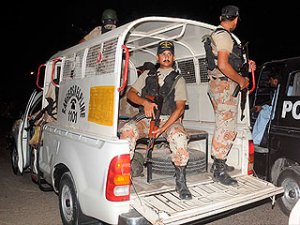 23 человека убито после нападения на аэропорт Карачи