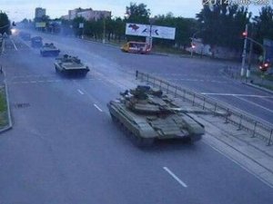 В Луганск стягиваются танки ополченцев