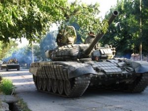 В Луганск въехала колонна военной техники повстанцев