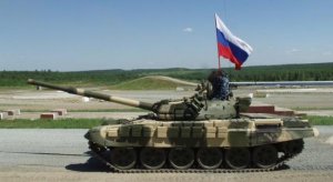 Обнародовано видео, как в Луганске танки движутся под флагами России