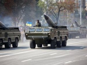 На военном параде Киев «сел в лужу»