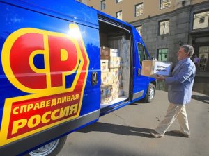 Грузовики доставили российскую гуманитарную помощь в Луганск