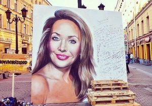 Центр Санкт-Петербурга украсил портрет Жанны Фриске