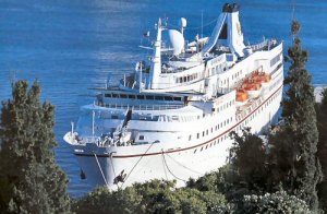 Санкции не помешали прибыть в Крым лайнеру с туристами из Германии