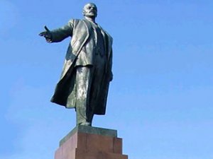 Кернес обещает восстановить памятник Ленину в Харькове