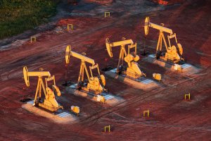 В ОПЕК не договорились о снижении добычи нефти и обвалили цены