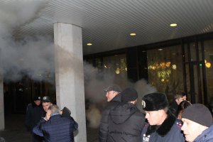 Националисты вновь воюют с милицией из-за концерта Ани Лорак в Киеве