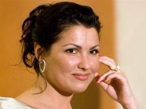 Анну Нетребко раскритиковали в Австрии за помощь донецкому театру
