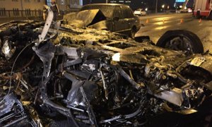 В центре Москвы Ferrari попала в ДТП с двумя авто и полностью сгорела