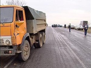 Жуткое столкновение КаМАЗа и легковушки на Кубани: среди 4 погибших есть ре ...