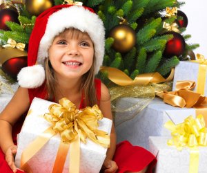Дети рассказали о желанных подарках под Новогодней елкой