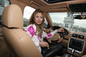Бывшая участница «Дом-2» Виктория Боня разбилась в аварии на своем Porsche  ...