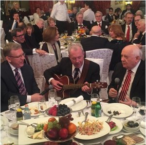 Михаил Горбачев и Андрей Макаревич пели дуэтом на 85-летии политика