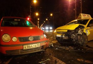 В Москве в аварии с участием такси пострадал ребенок