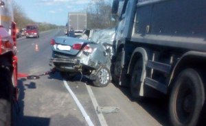 В аварии на трассе Керчь-Феодосия под колесами фуры погибла семья с 16-летней дочерью