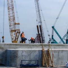 В Крыму построили десятую опору Керченского моста