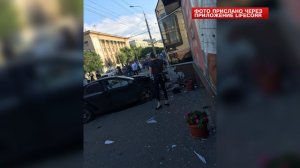 В Волгограде лихач на иномарке протаранил остановку и убил двух человек