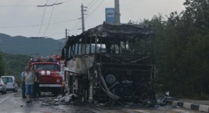 Под Алуштой на дороге загорелся автобус с 37 детьми