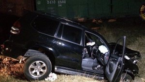 Под Севастополем Toyota Land Cruiser столкнулась с маневренным тепловозом: трое пострадавших