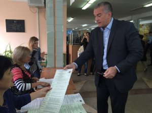 На выборах в Крыму проголосовал Сергей Аксенов