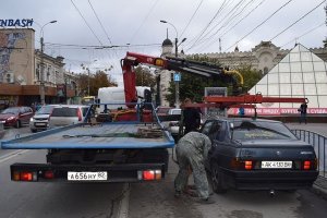Сергей Аксенов предложил поснимать знаки, запрещающие парковку