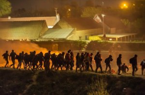 Во Франции из-за столкновений афганцев и курдов сгорел лагерь для мигрантов