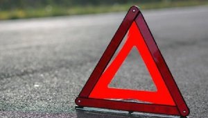 В Крыму автомобиль врезался в отбойник - водитель погиб, пострадали двое детей