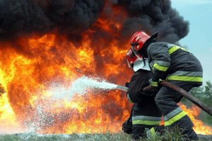 В Симферополе на пожаре спасли 18 взрослых и 7 детей