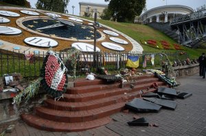 В Киеве задержали севастопольца за акт вандализма над памятником «Небесной сотни» 