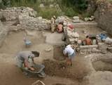 В Симферополе на раскопках дворца Калги-султана археологи наткнулись на фун ...