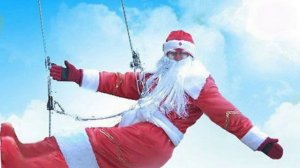 Веселый Дед Мороз влезает в окно к детям Усть-Илимска всего за 3,3 тысячи р ...