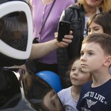 Promobot: необычный гость появился в Парке Горького на открытии юбилейного сезона
