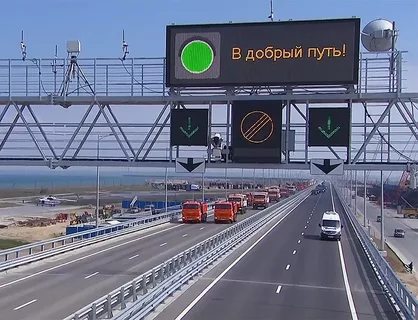 Сотни байкеров и автомобилистов проехали по Крымскому мосту