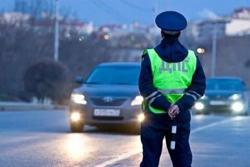 Работники ДПС в Крыму проводят профилактику на перекрестках
