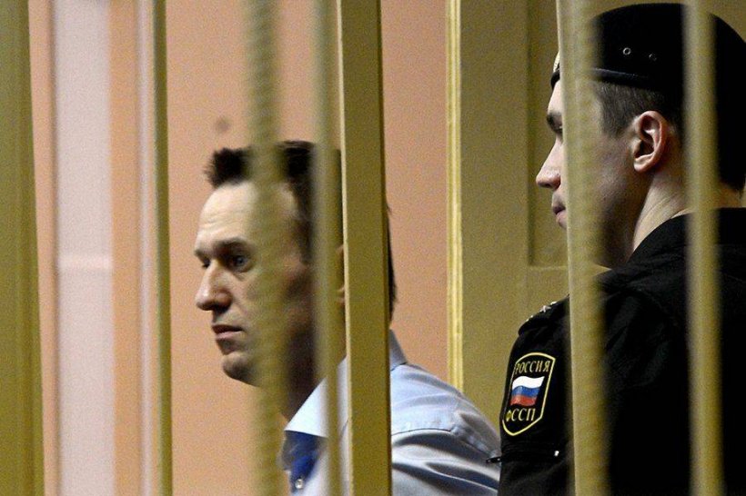 Навальному заменили условный срок на заключение на 2 года 8 месяцев