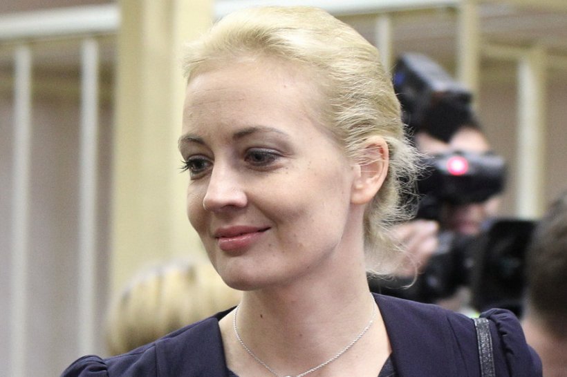 Жена задержанного блогера Навального улетела в Германию