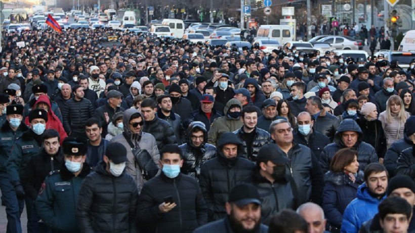 Ереван погряз в беспорядках: активисты-оппозиционеры перекрыли центральные  ...