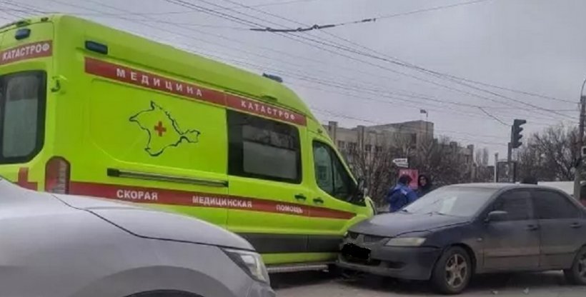 В Симферополе в ДТП попала «скорая» с пациентом