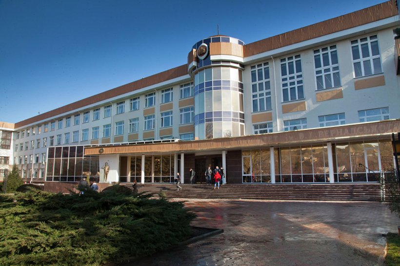 Из-за угрозы минирования в Крыму эвакуировали учебное заведение