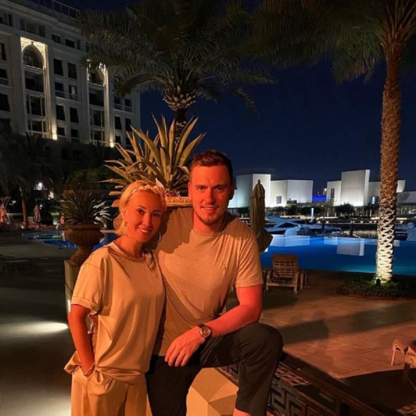 Лера Кудрявцева показала, как отдыхает с мужем в Дубае
