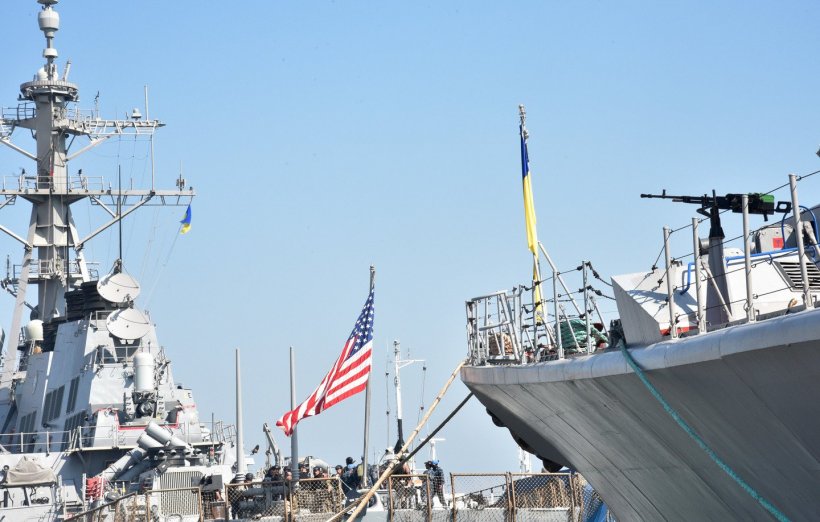 Десятки кораблей НАТО проведут учения рядом с границей Крыма