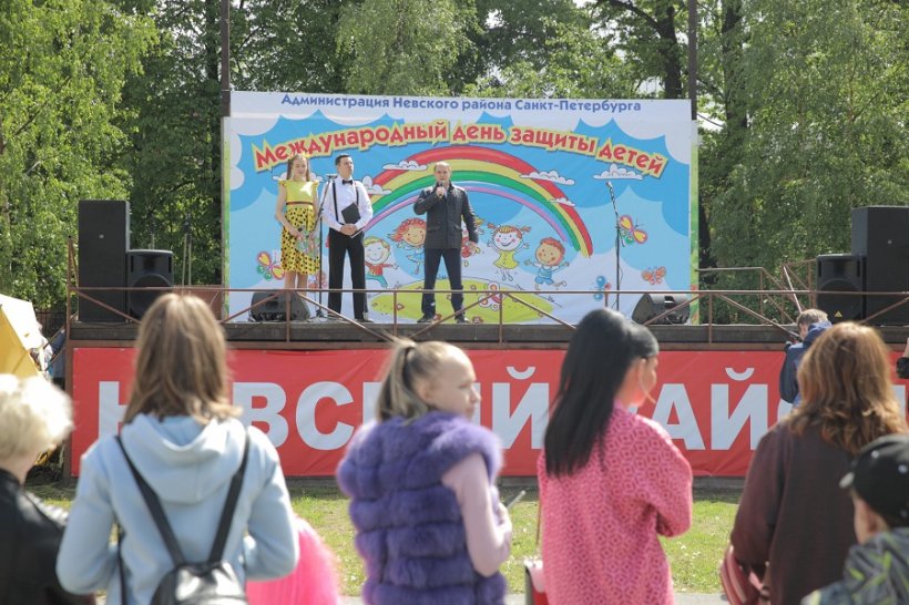 Михаил Романов поприветствовал участников праздника ко Дню защиты детей в Невском районе