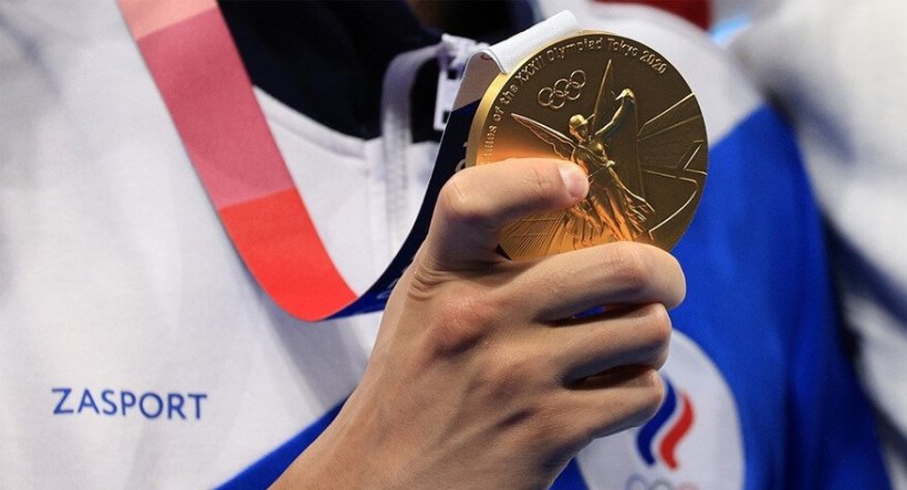 Спортсменов попросили перестать кусать медали, выигранные на Олимпиаде