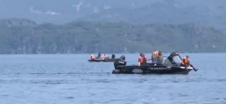 В камчатском озере нашли тела погибших при падении вертолета