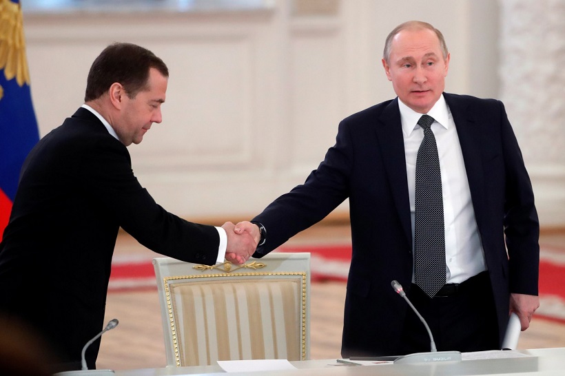 Медведев и Путин перешли на удаленку