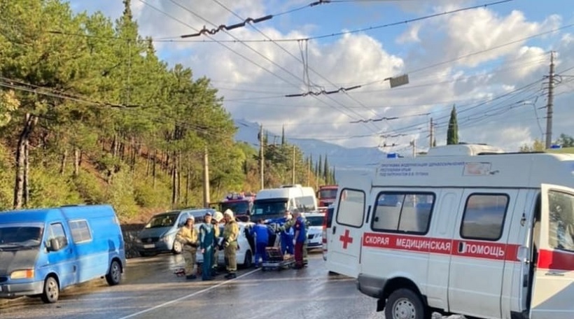 В ДТП с автобусом и иномаркой в Крыму погибли два человека 