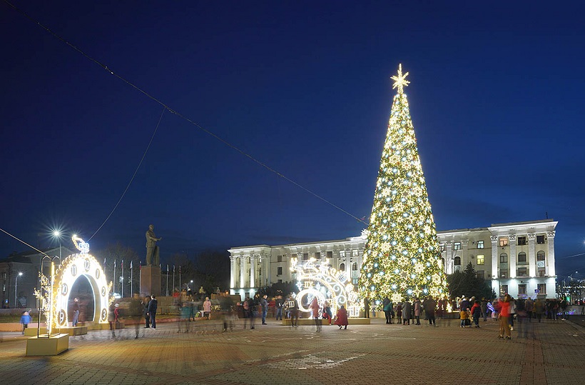 Аксенов запретил развлекательные мероприятия в новогодние праздники  