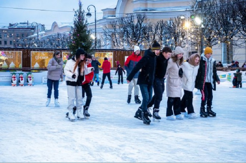 25 декабря открытие катка на Конюшенной площади в Петербурге
