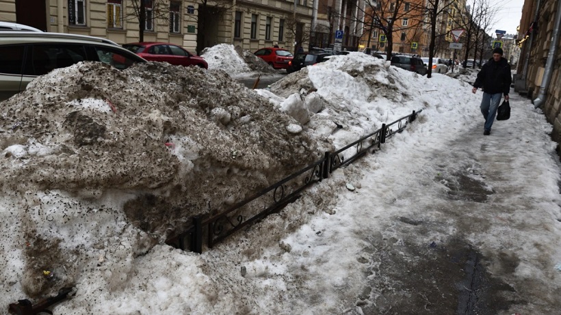 В Смольном не готовы к новому снегопаду в Петербурге
